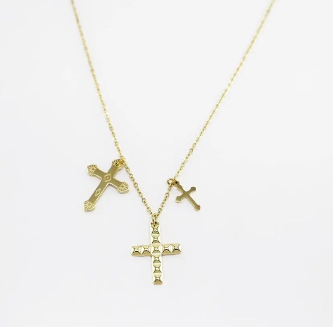 Cadena tres cruces