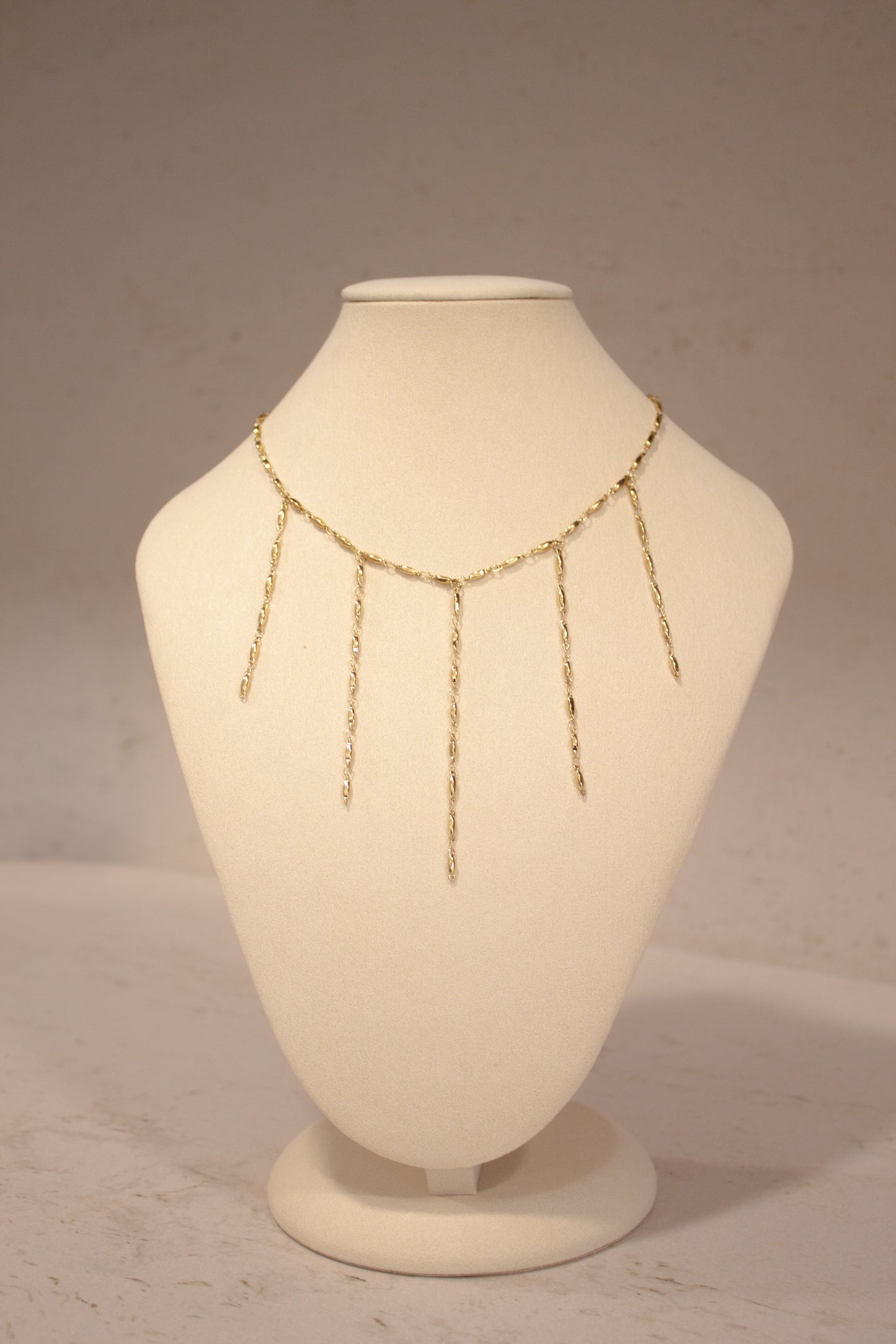 Collar cascada