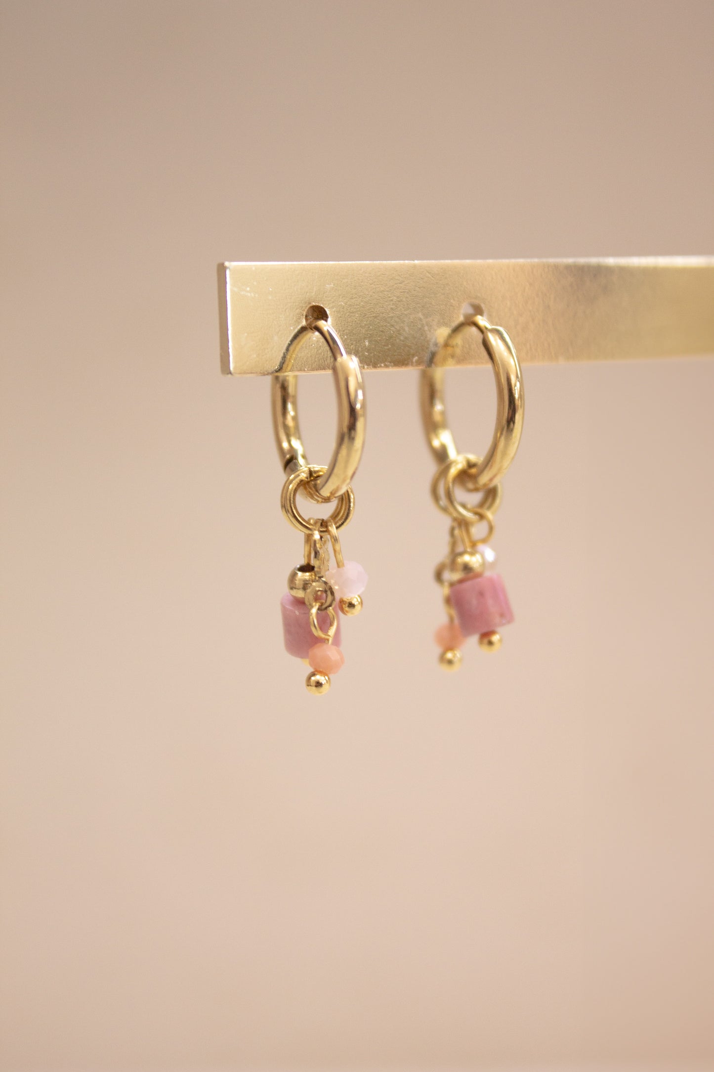 Pendientes charms rosas