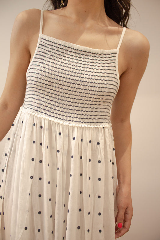 Vestido flores bordadas