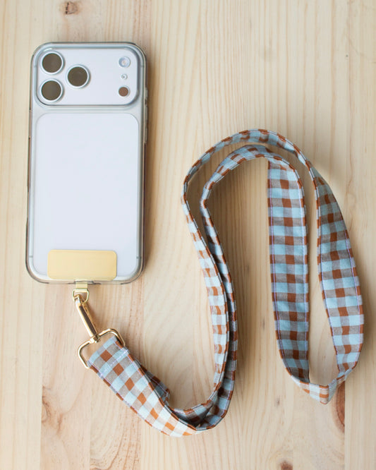 Cuelga móvil cuadros vichy marrón y azul