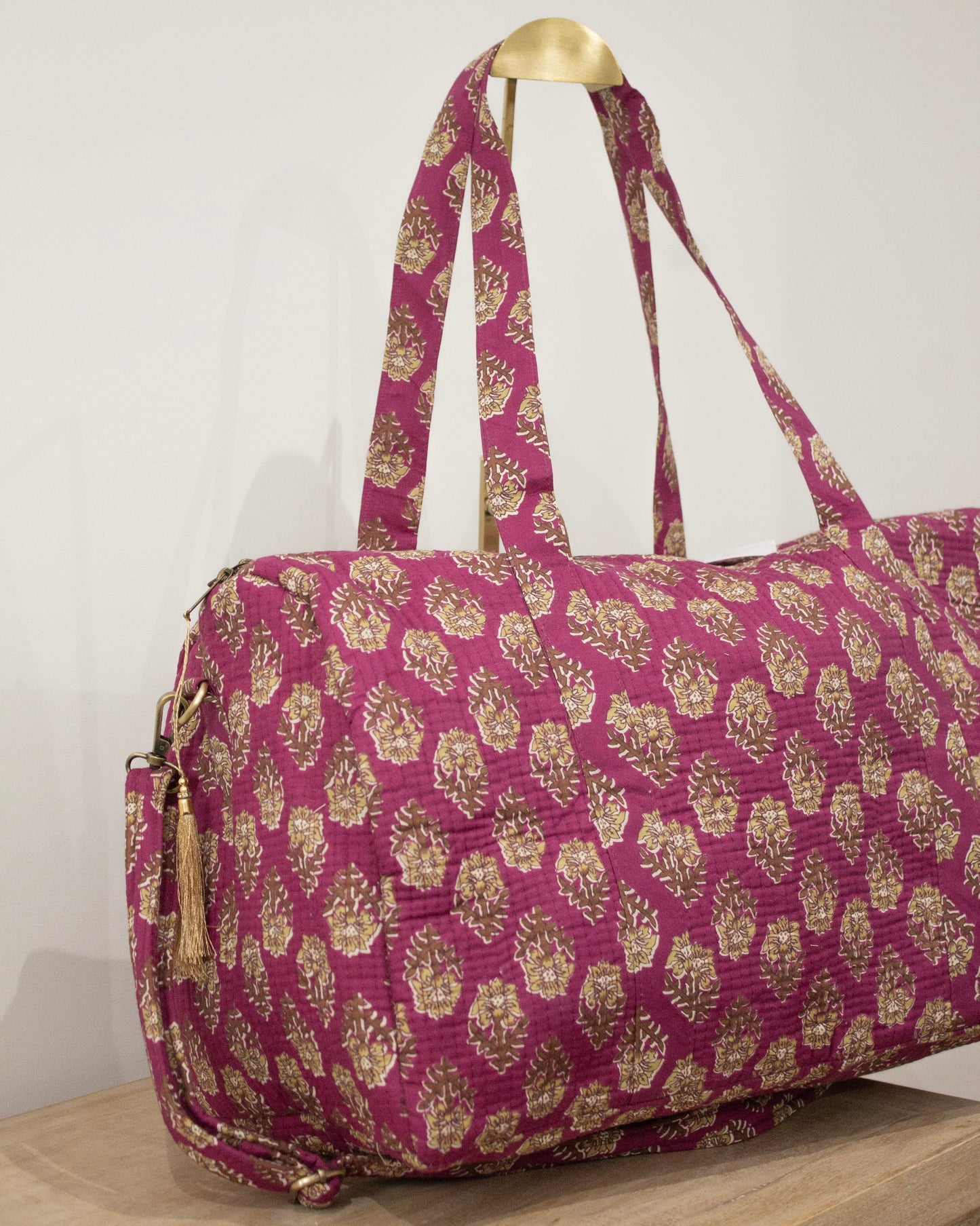 Bolsa de viaje morada flores amarillas