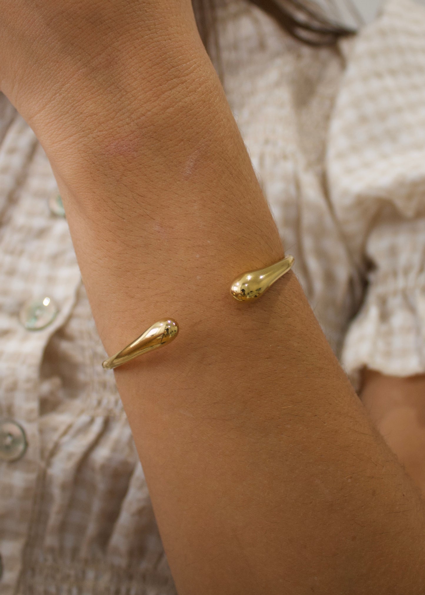 Pulsera rígida gotas