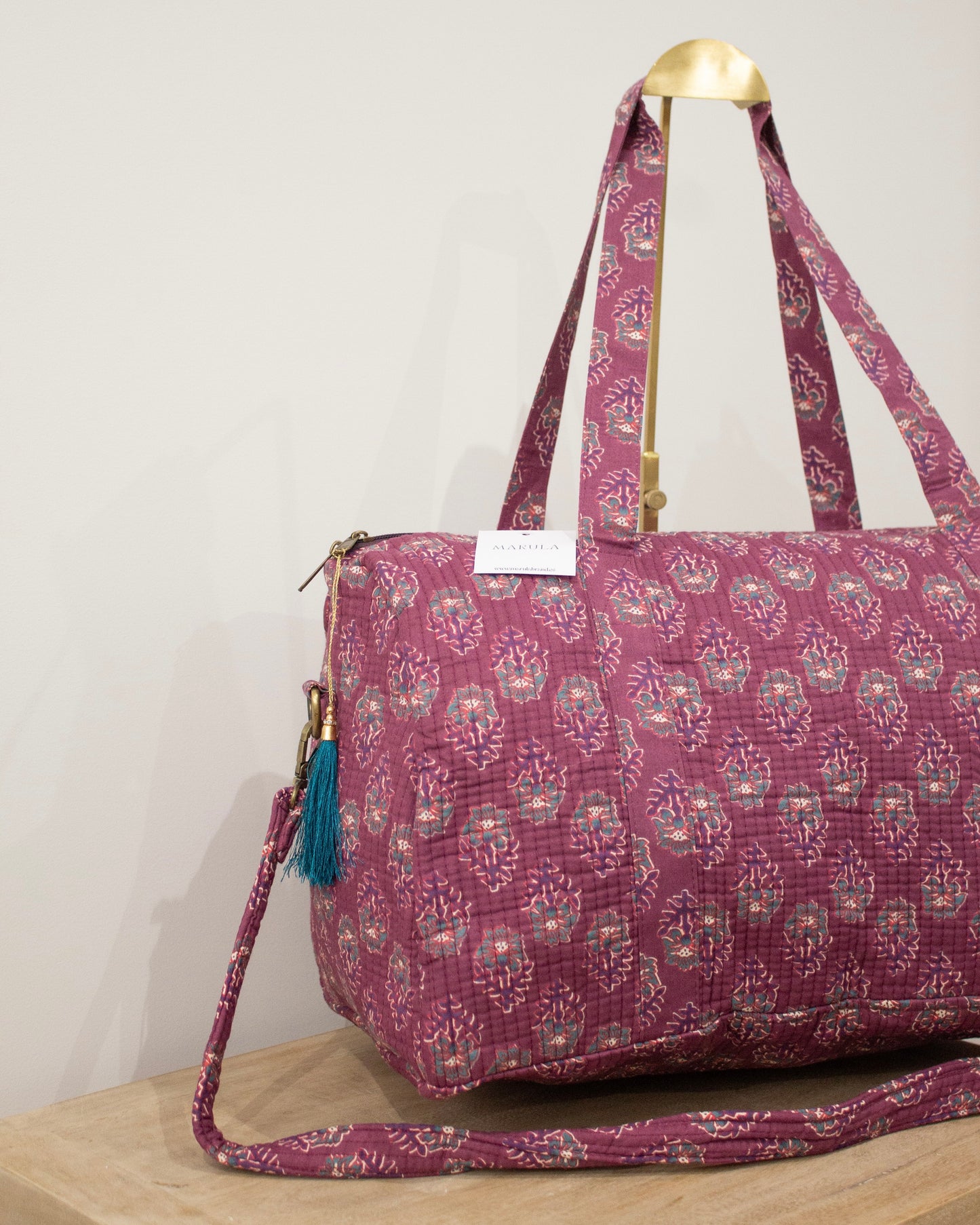 Bolsa de viaje morada flor gris