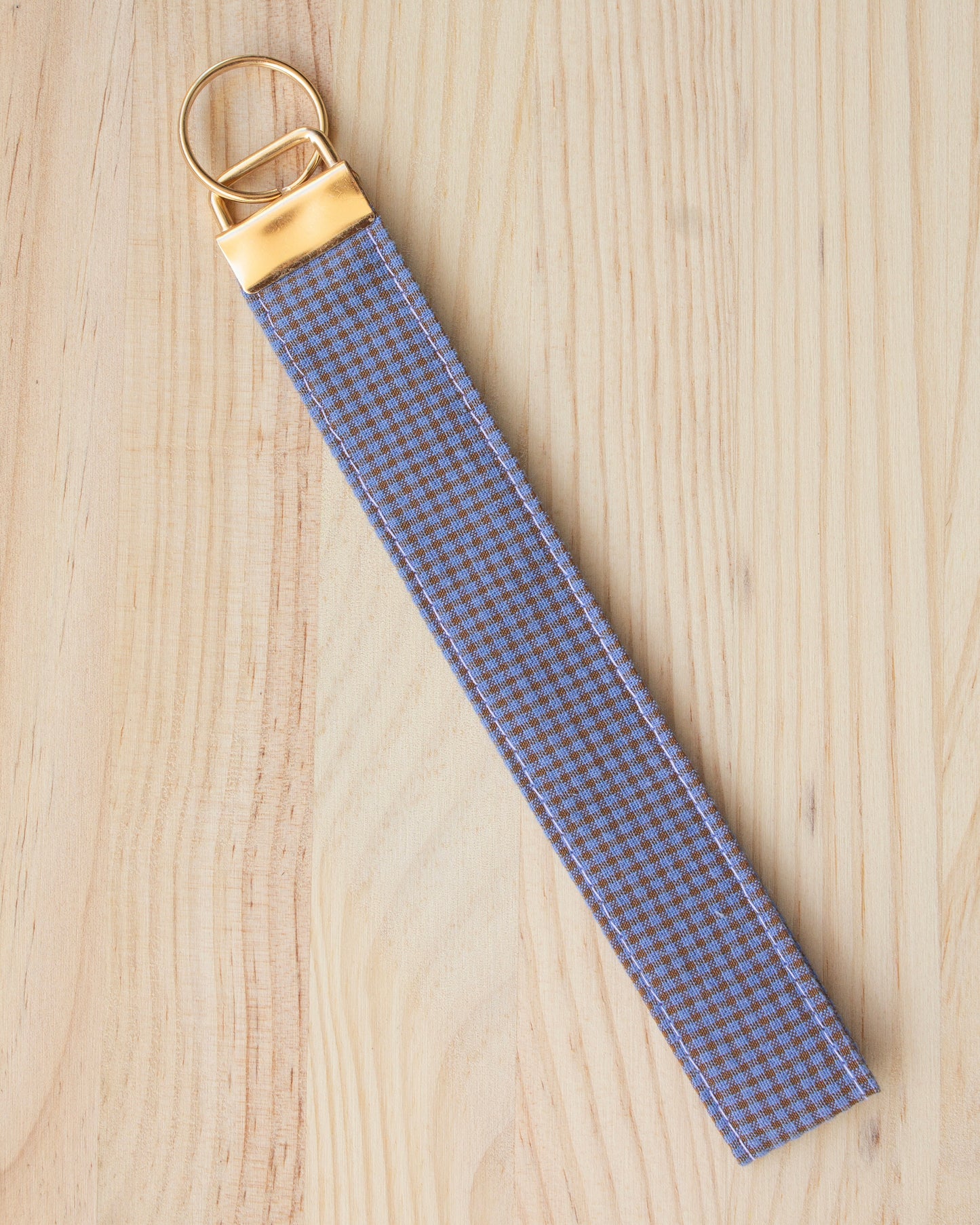 Llavero mini cuadros vichy azul marino y marrón