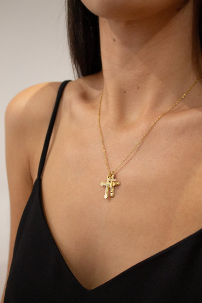 Cadena tres cruces