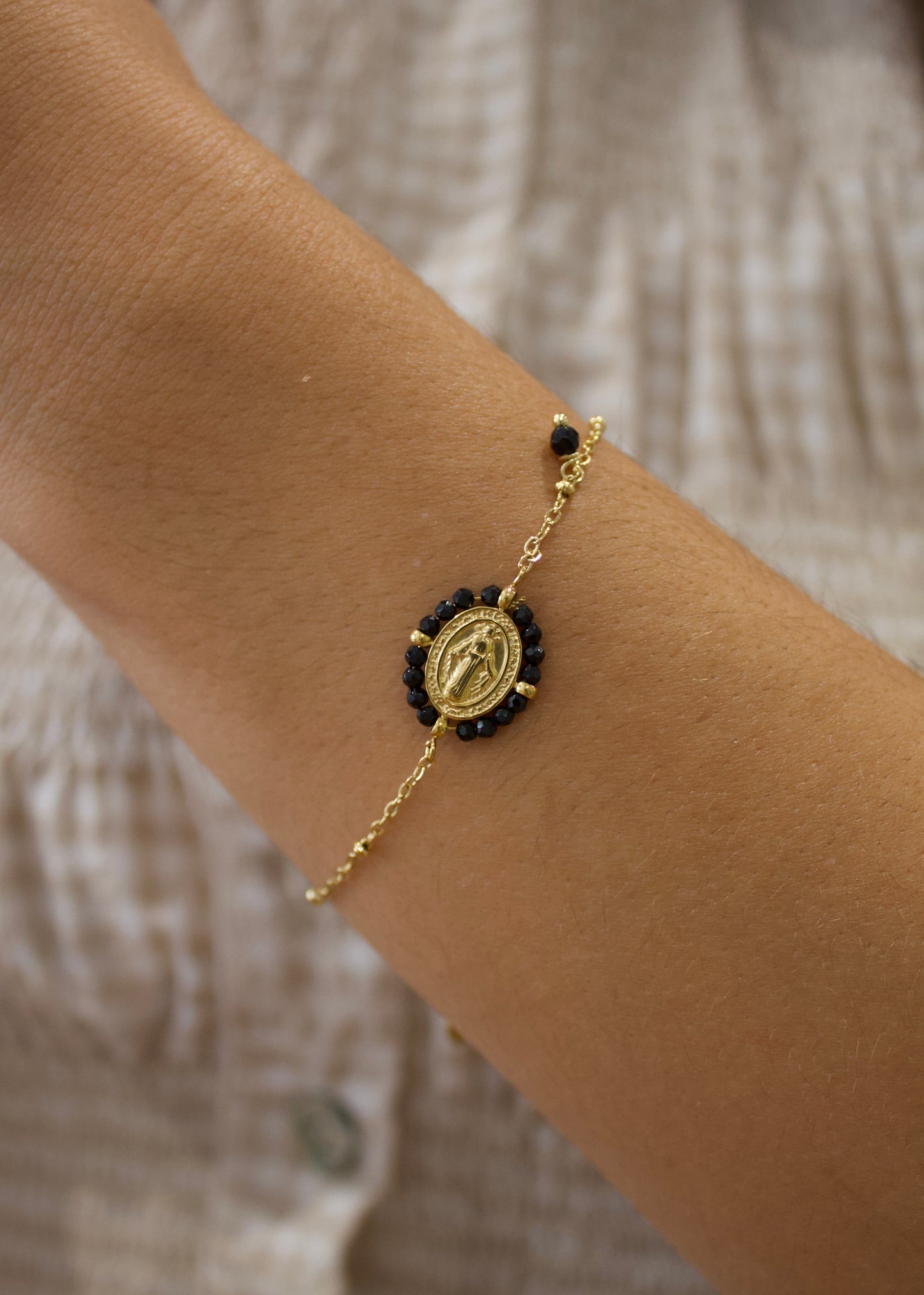 Pulsera milagrosa negra