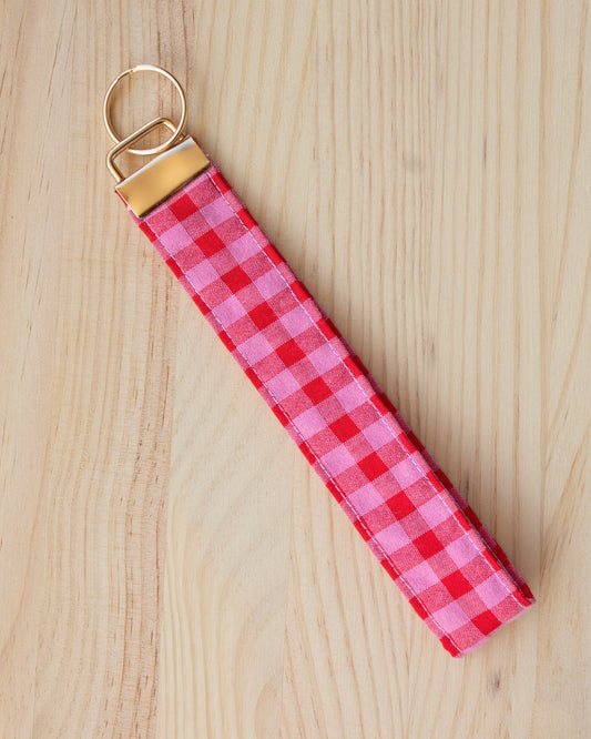 Llavero cuadros vichy fresa bicolor